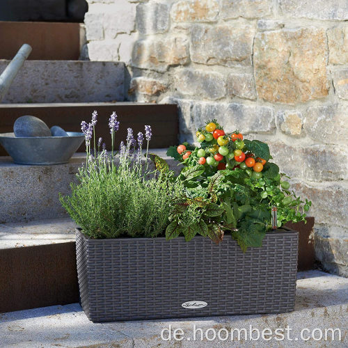 Pflanzkübel aus Kunststoff für Hochbeete im Garten